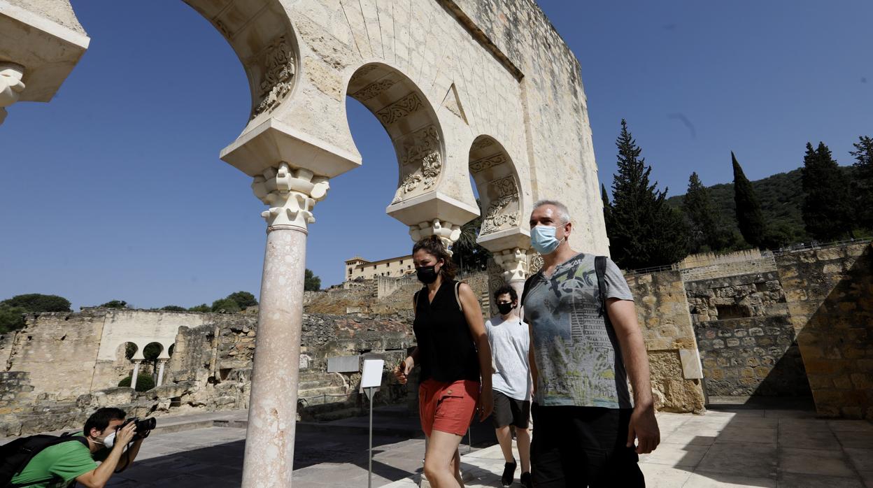 Turistas en Medina Azahara, que recibirá inversiones de los presupuestos de la Junta en 2021