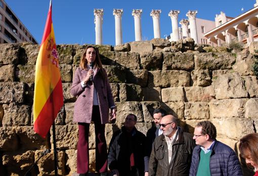 La portavoz municipal de Vox en un acto de partido ante el Templo Romano