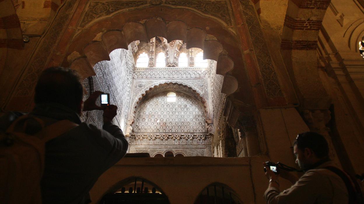 Turistas en el interior de la Mezquita-Catedral