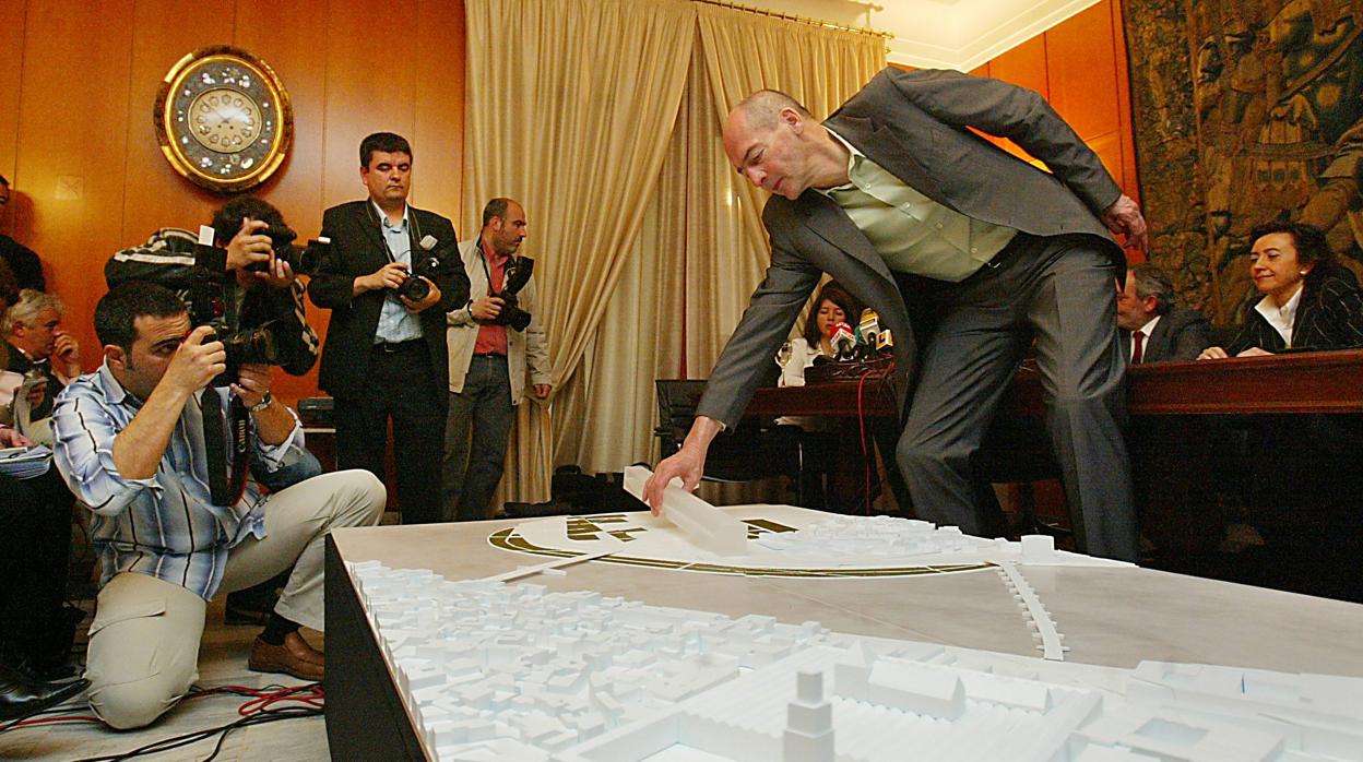 Rem Koolhaas, en la presentación del Palacio del Sur en abril de 2005 en el Ayuntamiento de Córdoba