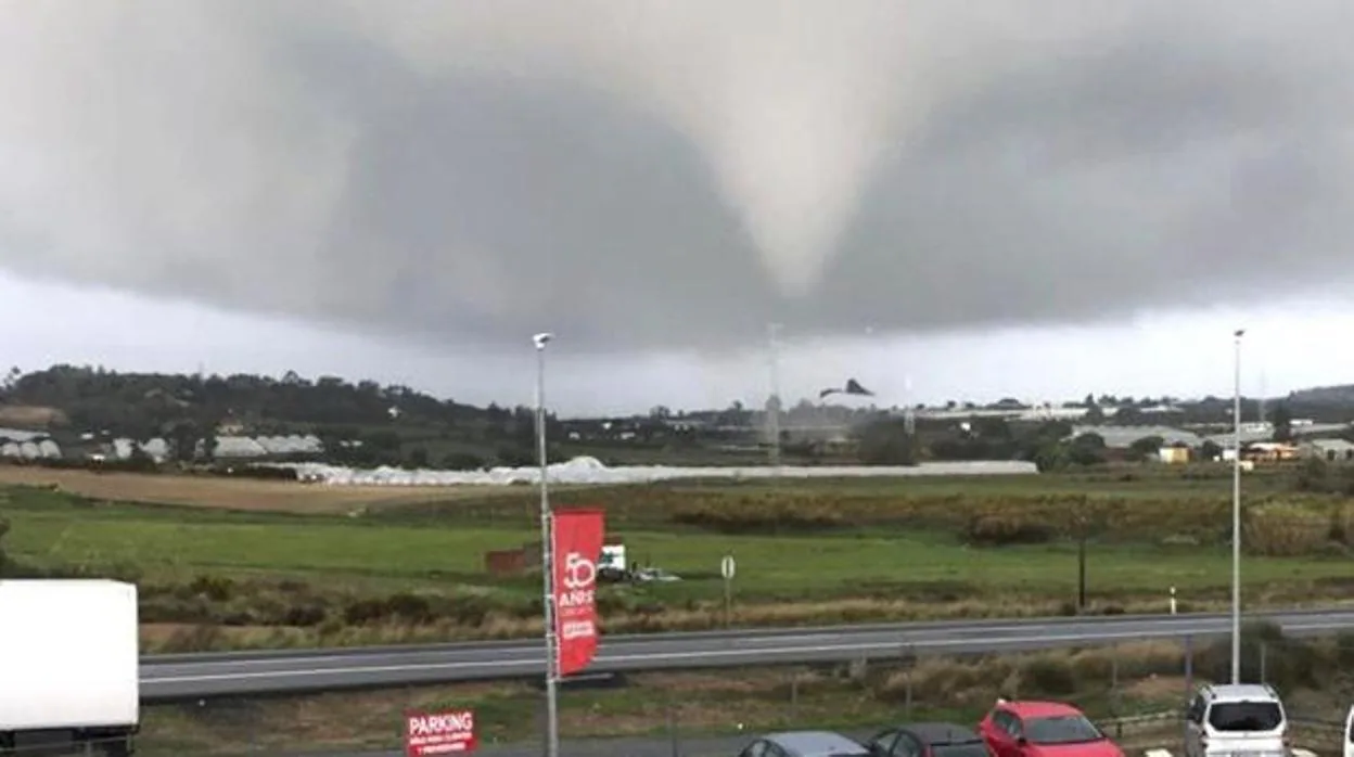 Un tornado en la provincia de Huelva