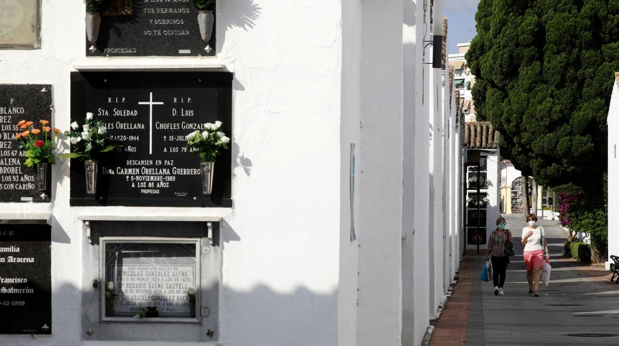 Paseo por un cementerio