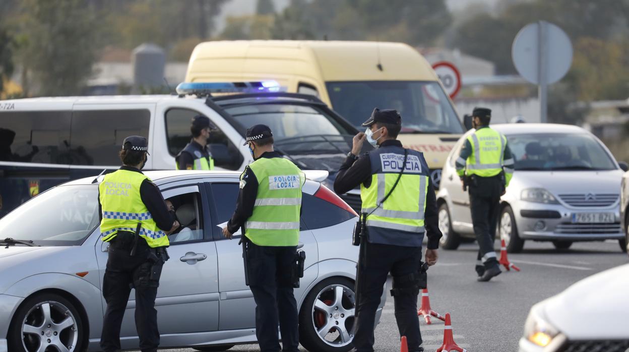 Policía Local en un control en la capital cordobesa