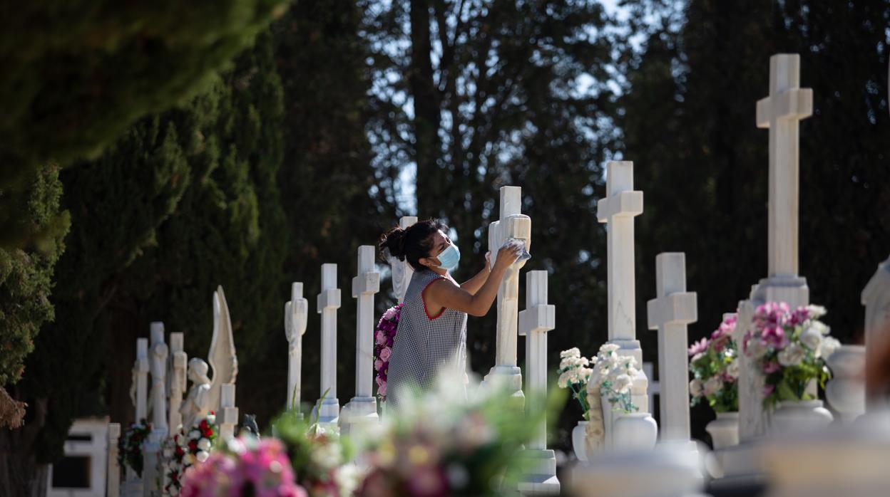 Más de tres mil personas han fallecido de Covid en Andalucía. Cementerio de San Fernando en Sevilla