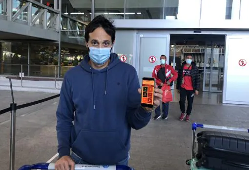 Viajeros en el aeropuerto de Málaga: «Me han pedido la PCR; es más fácil volar a España que a Inglaterra»