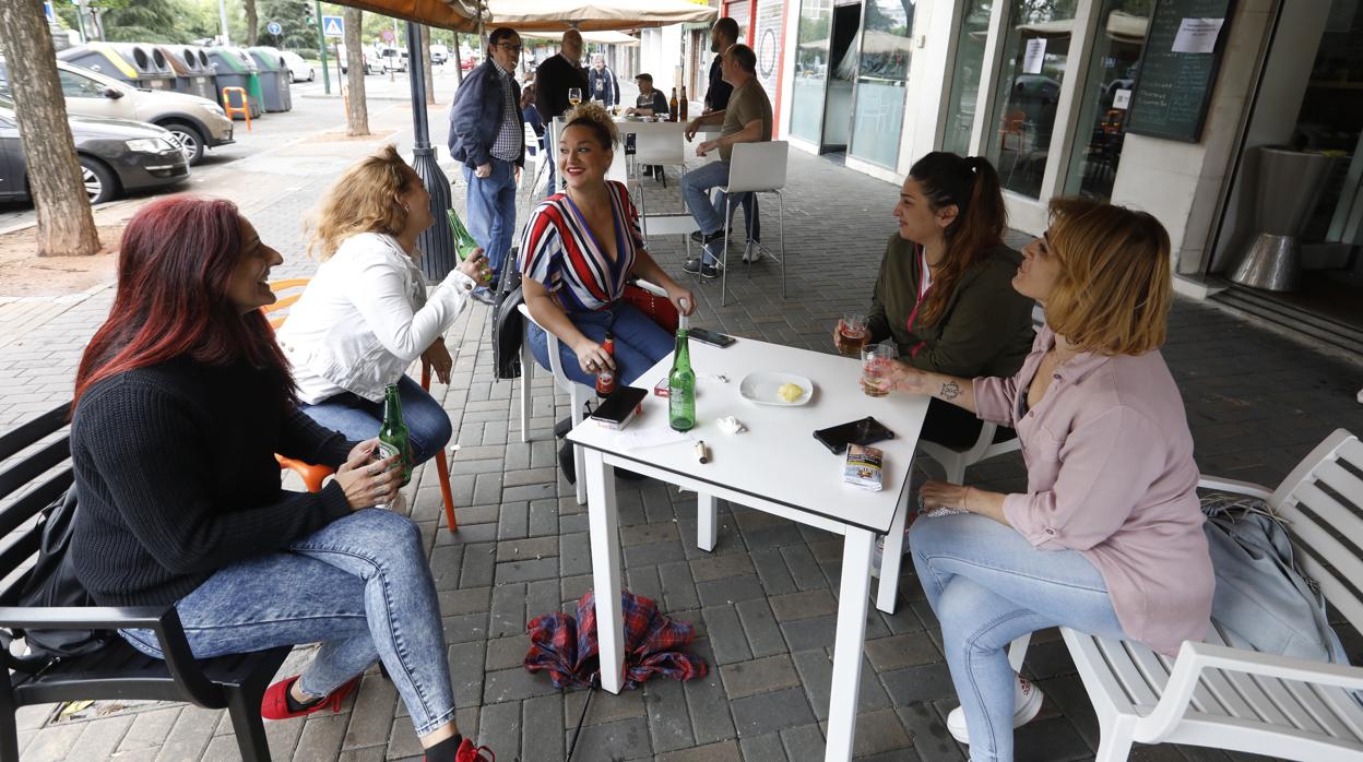 Una reunión de amigas en un local de Andalucía