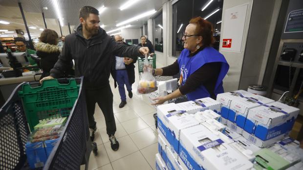 La Gran Recogida de alimentos crece un 150 % en supermercados locales y provinciales de Córdoba