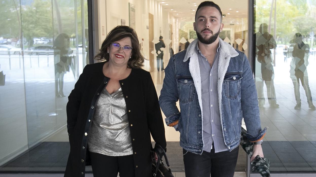 María Ángeles Muñoz y Cristian Menacho, en la Ciudad de la Justicia de Córdoba