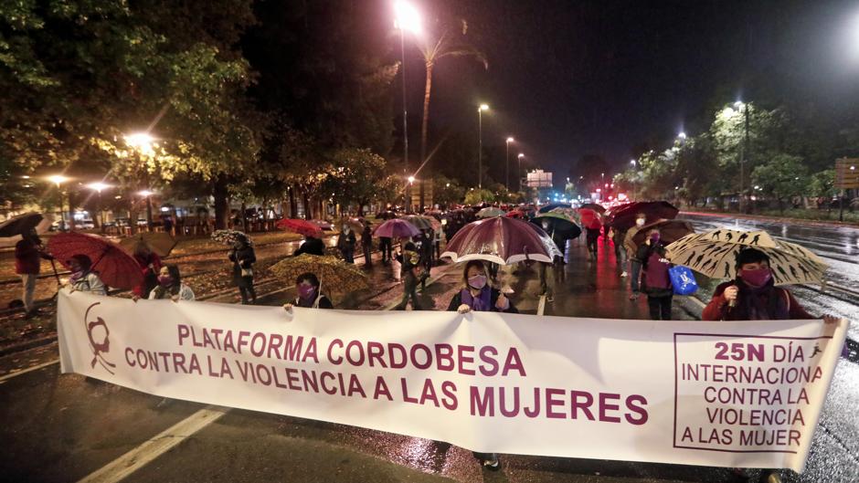 Un millar de personas se manifiesta en Córdoba contra la violencia machista
