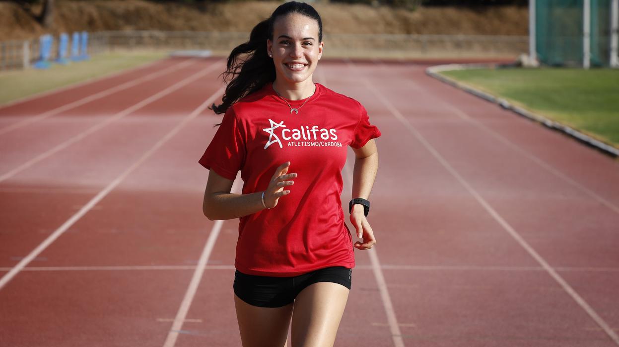 La velocista Carmen Avilés trota en el Fontanar