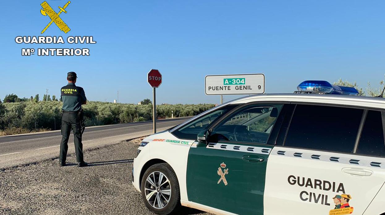 Agentes de la Guardia Civil en Puente Genil