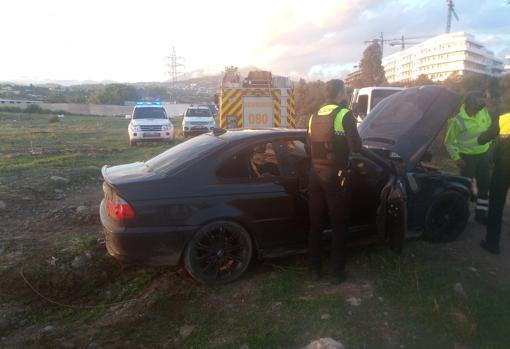 Momento de la recuperación del coche que inició la investigación en Marbella