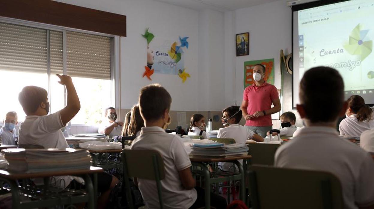 Alumnos en un centro de enseñanza concertado