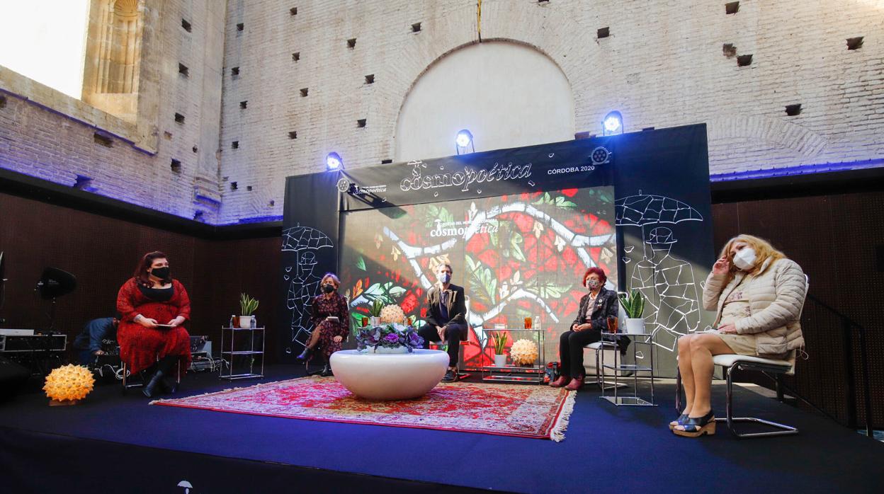 María González, María Rosa, Antonio Agredano, Juana Castro e Isabel Pérez Montalbán, en la inauguración de la edición 2020 de Cosmopoética