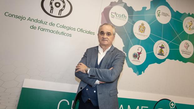 Antonio Mingorance: «Las farmacias se ofrecen para informar y administrar la vacuna del Covid»