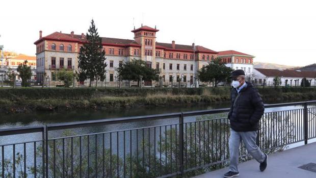 Caballerizas Reales de Córdoba, el reverso de la cesión exprés del cuartel de Loyola del Gobierno al País Vasco