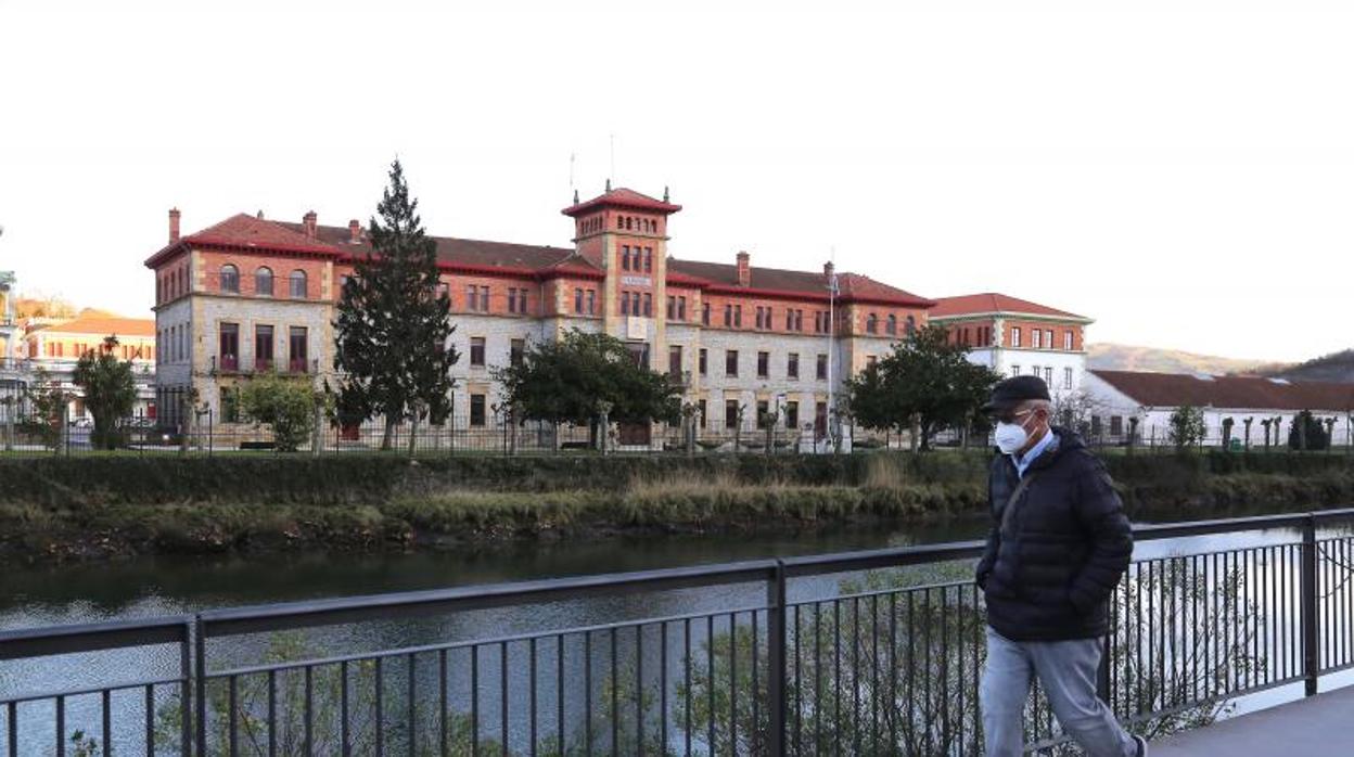 El cuartel de Loyola en San Sebastián, a orillas del río Urumea