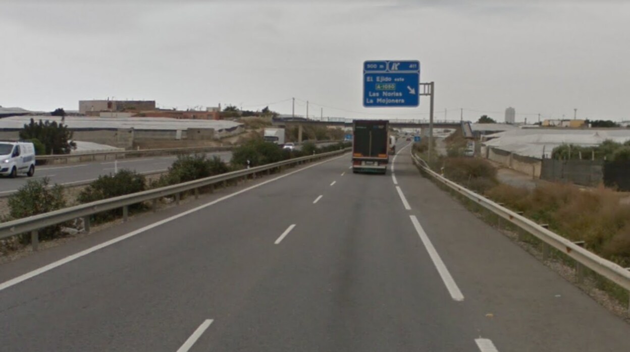 Almería: Tres muertos en un accidente de tráfico entre un coche y una furgoneta en la autovía A-7 en El Ejido