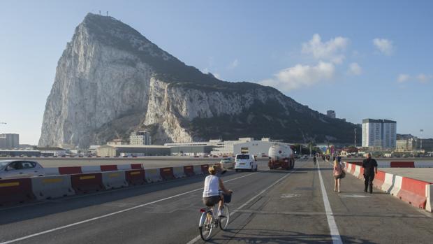 Gibraltar recibirá en breve 35.000 dosis de la vacuna de Pfizer tras su aprobación en Reino Unido