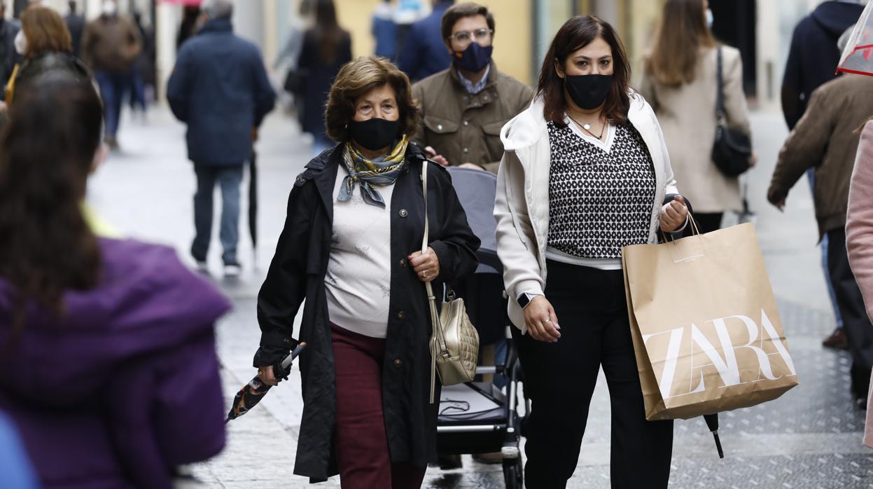 En la jornada de este viernes en Córdoba, es muy probable que haya que utilizar el paraguas