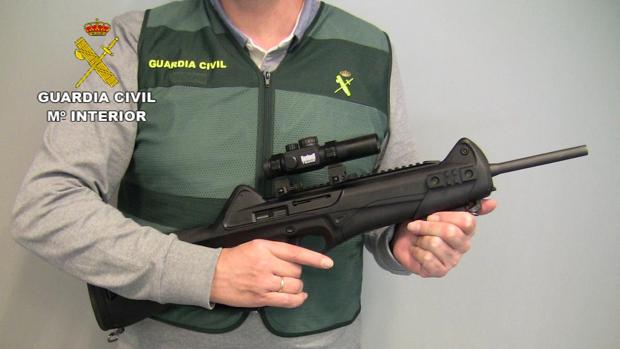 La Guardia Civil desarticula una banda que vendía armas al crimen organizado y operaba en Granada