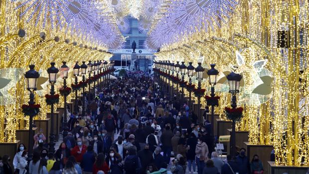 El «efecto puente», que duplica los contagios de coronavirus, pone en riesgo la Navidad en Andalucía