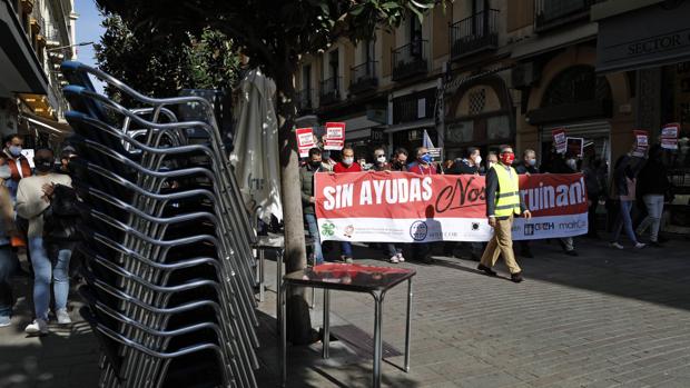 La hostelería cree que el cierre a las 18.00 incentiva las fiestas privadas sin control