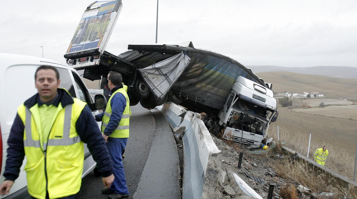 Imagen de archivo de un accidente en la Cuesta del Espino de Córdoba