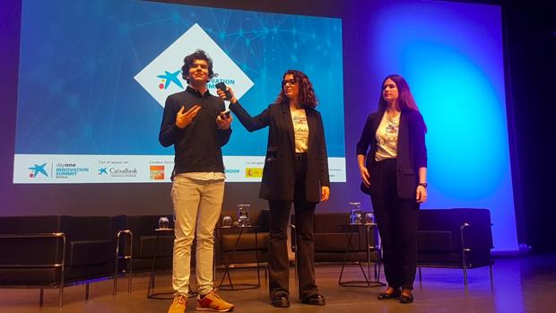 Una joven de Córdoba gana un premio de Telefónica por una app para personas mayores