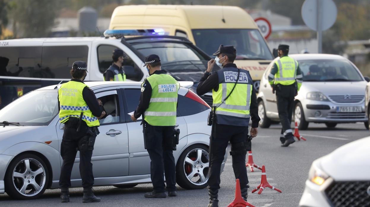 Controles policiales en Córdoba por las restricciones