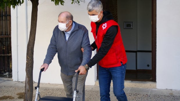 Cruz Roja alerta del aumento de la soledad de los mayores por la pandemia del coronavirus