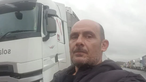 Un camionero de Córdoba, atrapado en Dover: «La policía detiene a los que se ponen más nerviosos y echa a los periodistas»