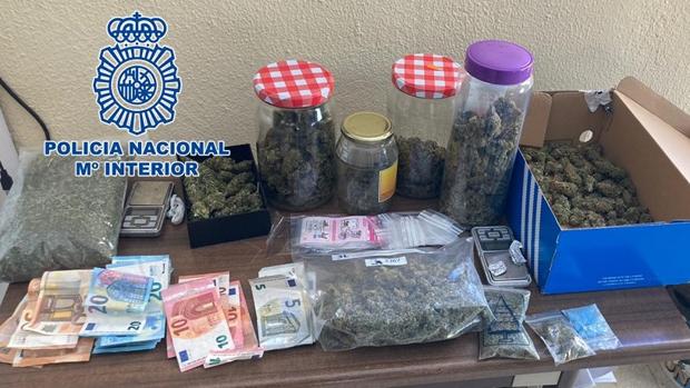 Detenidos cuatro estudiantes en Granada por traficar con éxtasis, LSD, cocaína y marihuana en su piso