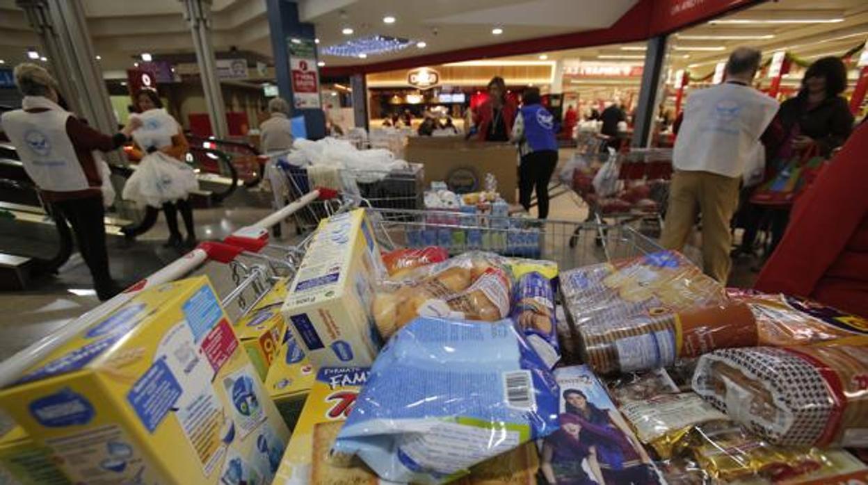 Imagen de archivo de un supermercado durante la «Gran Recogida de Alimentos»