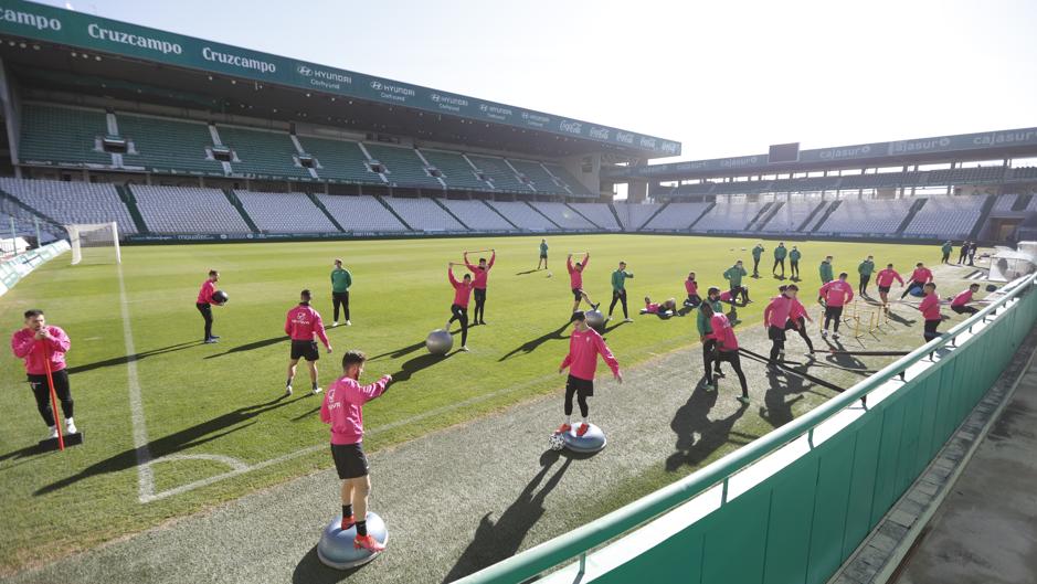 Vídeo | Cinco ausencias en el primer entrenamiento del Córdoba CF tras las vacaciones de Navidad