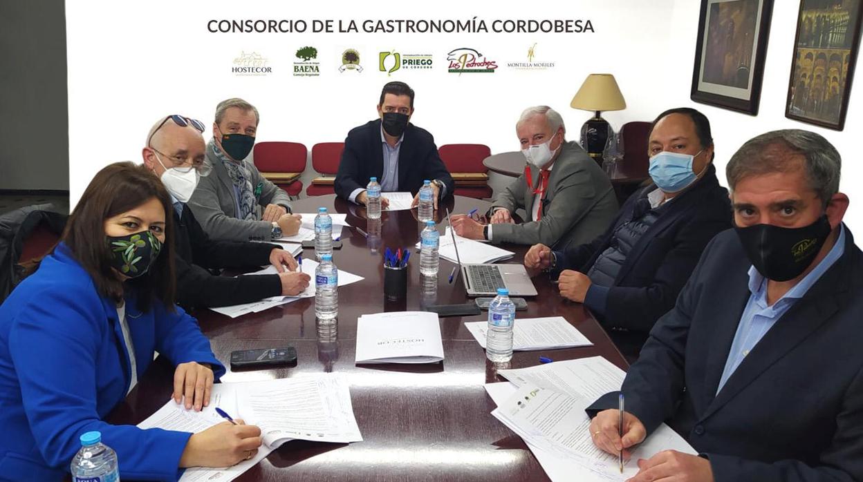 Imagen de la firma del convenio de creación del Consorcio de Gastronomía Cordobesa