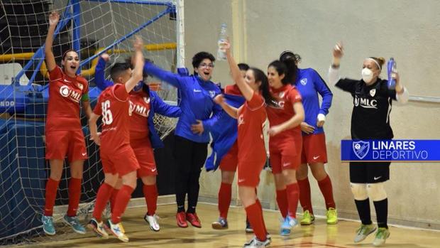 La Policía Nacional interviene en un tenso partido de fútbol sala femenino de dos equipos de Linares