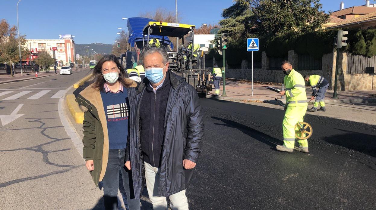 Cristina Casanueva y Salvador Fuentes, en la avenida del Brillante