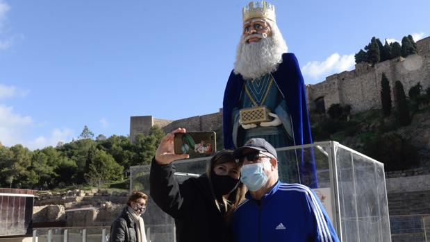 Málaga instala unas figuras gigantes de los Reyes Magos en su centro histórico