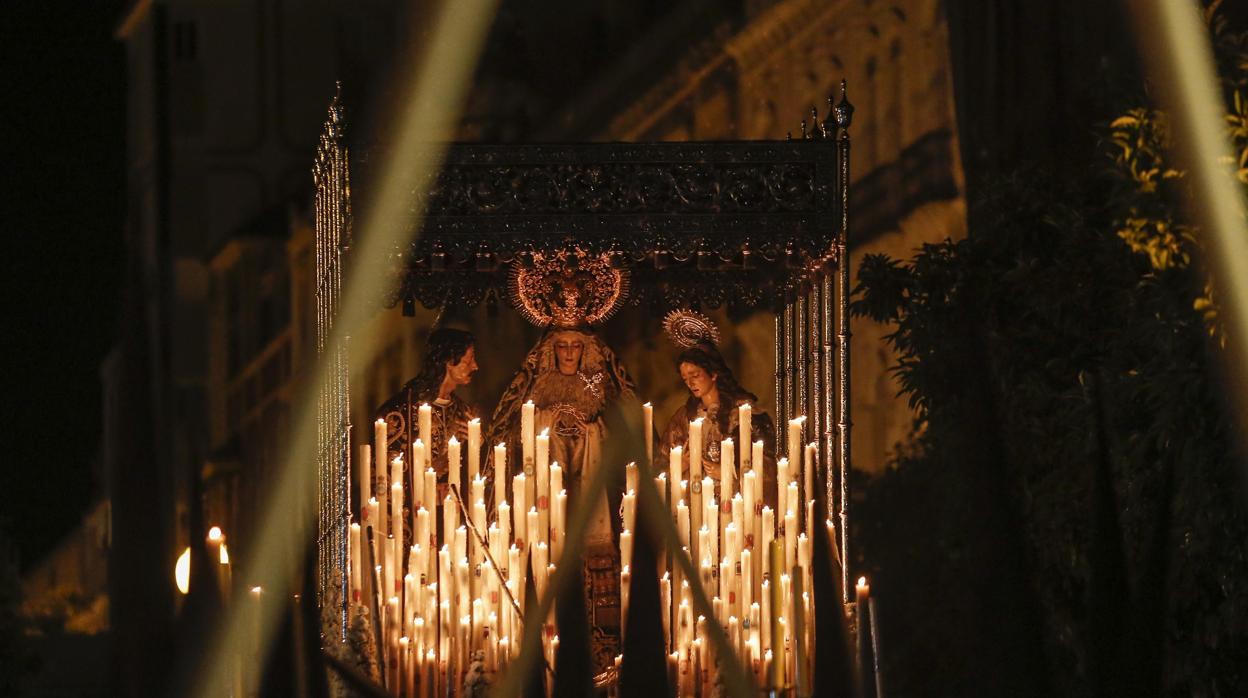 Nuestra Señora del Desconsuelo en su Soledad, en su paso de palio el Viernes Santo de 2019