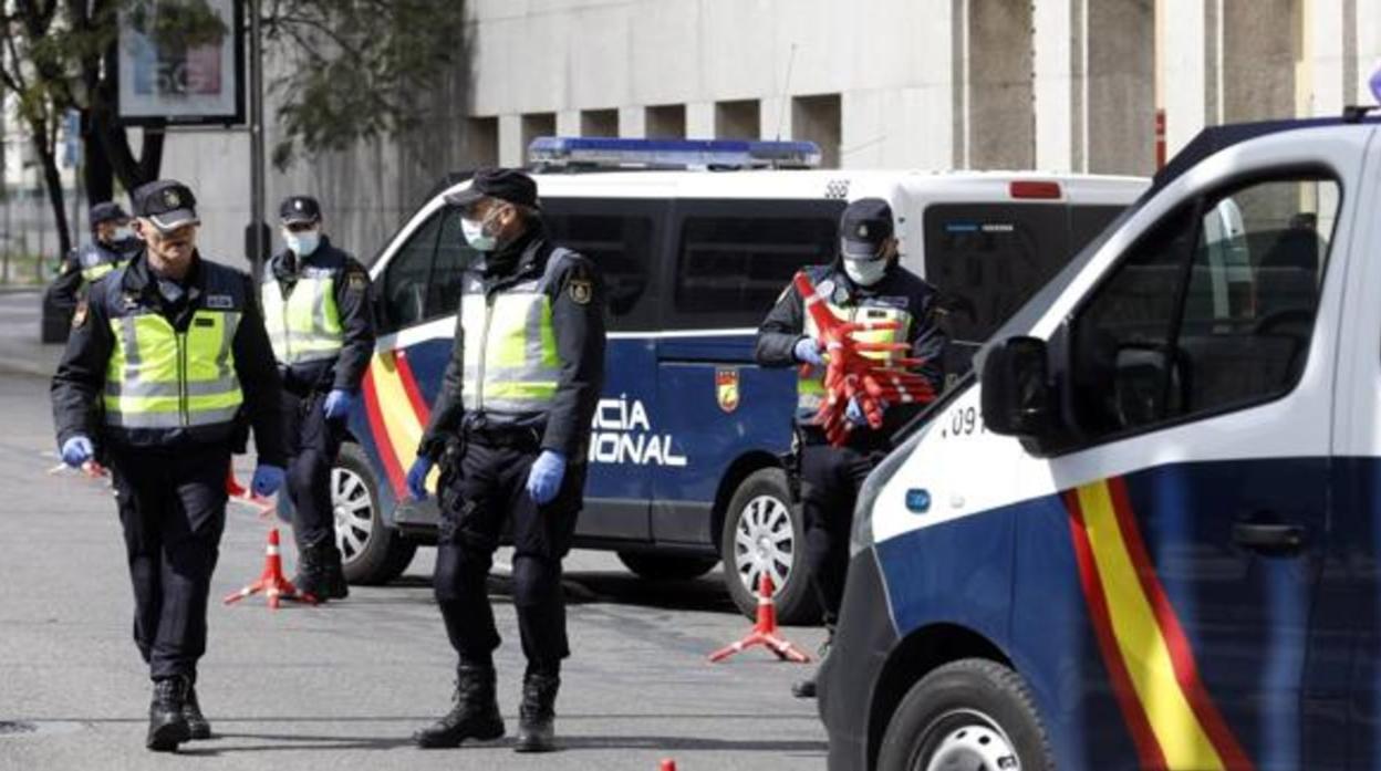 Foto de archivo de un grupo de agentes de la Policía Nacional