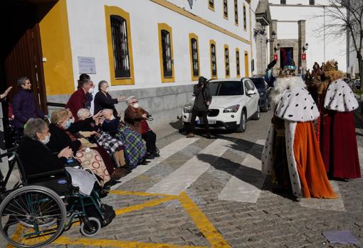 Visita a los mayores de la residencia de Pozoblanco