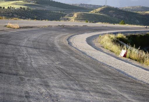 Las propuestas de la patronal de la construcción andaluza pasan por acabar obras atascadas, como la SE-40 en Sevilla o la conexión Algeciras-Boadilla. En la imagen, la carretera Atarfe-Granada