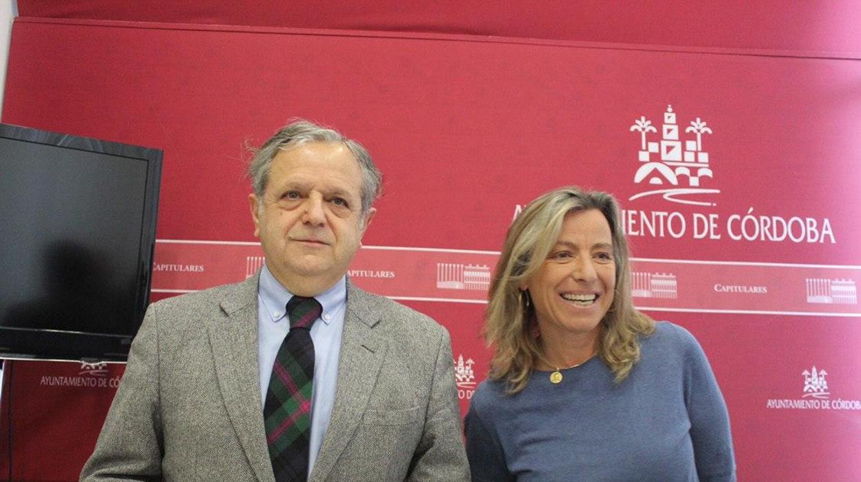 El concejal de Hacienda, Salvador Fuentes (PP), junto a la portavoz de Ciudadanos, Isabel Albás