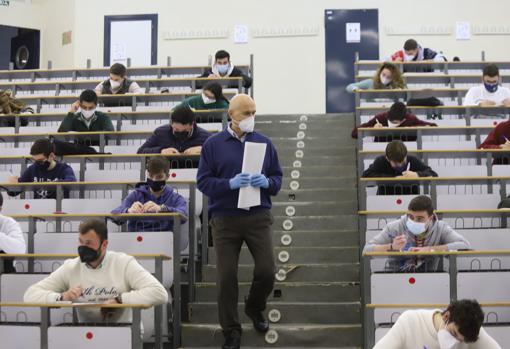 Examen presencial en un aula de la Universidad de Córdoba