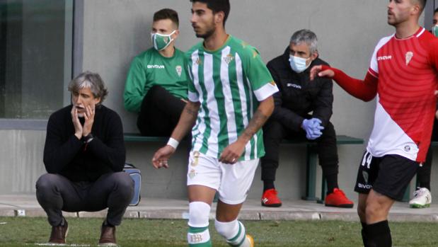 La lesión de Djetei y la igualada empañan el mejor inicio de un entrenador en la historia del Córdoba CF