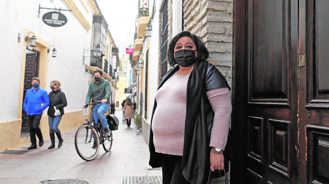 Carmen Ramírez en la calle Céspedes donde tenía su negocio