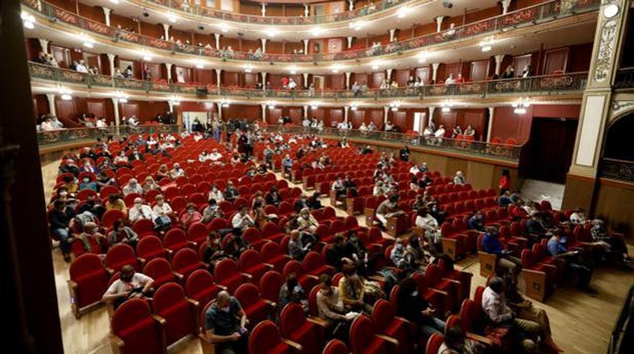 Espectadores en una función en el Gran Teatro de Córdoba