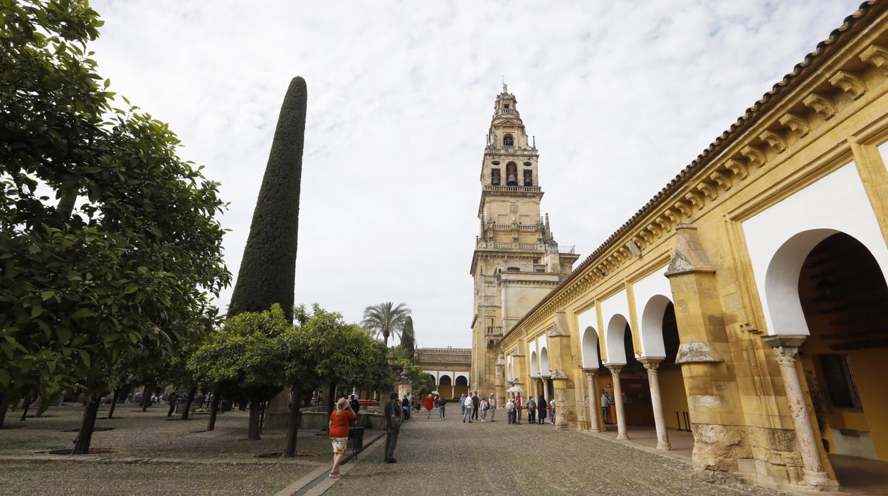 El Patio de los Naranjos, desierto