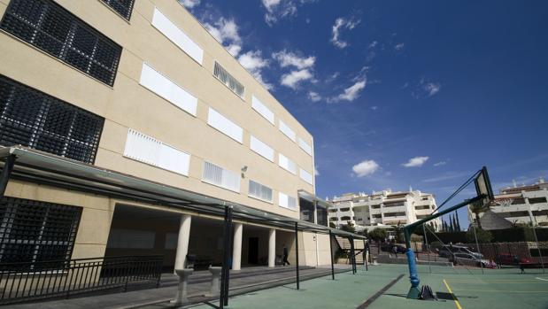 Cierran un instituto completo de Benalmádena tras el aislamiento de 18 profesores